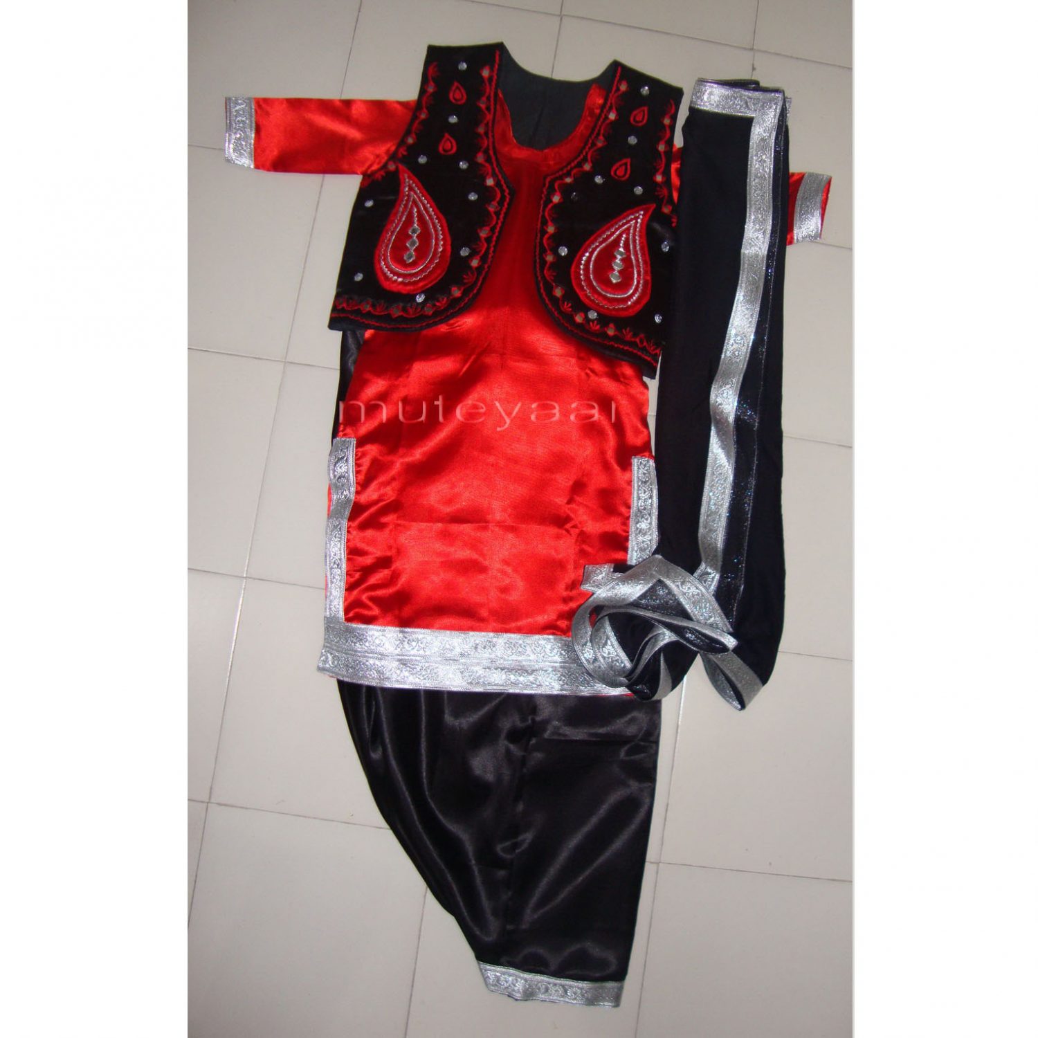 Black Red Girl's Bhangra Costume with separate jacket / vest Black Red Girl's Bhangra Costume with separate jacket / vest