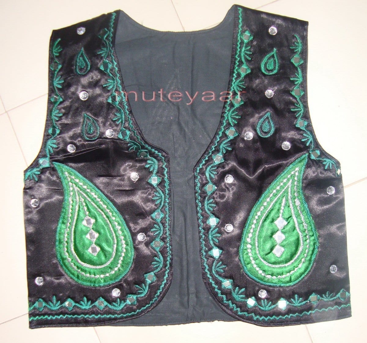 Black Green Girl's Bhangra Costume with separate jacket / vest Black Green Girl's Bhangra Costume with separate jacket / vest