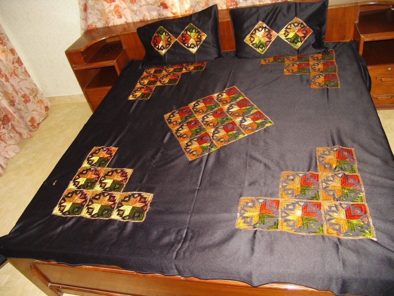 Glazed Cotton Black Phulkari Bed Cover Set Z0030 2