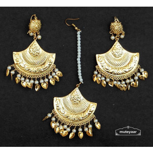 Gold Polished Traiangular Earrings Tikka set J0536