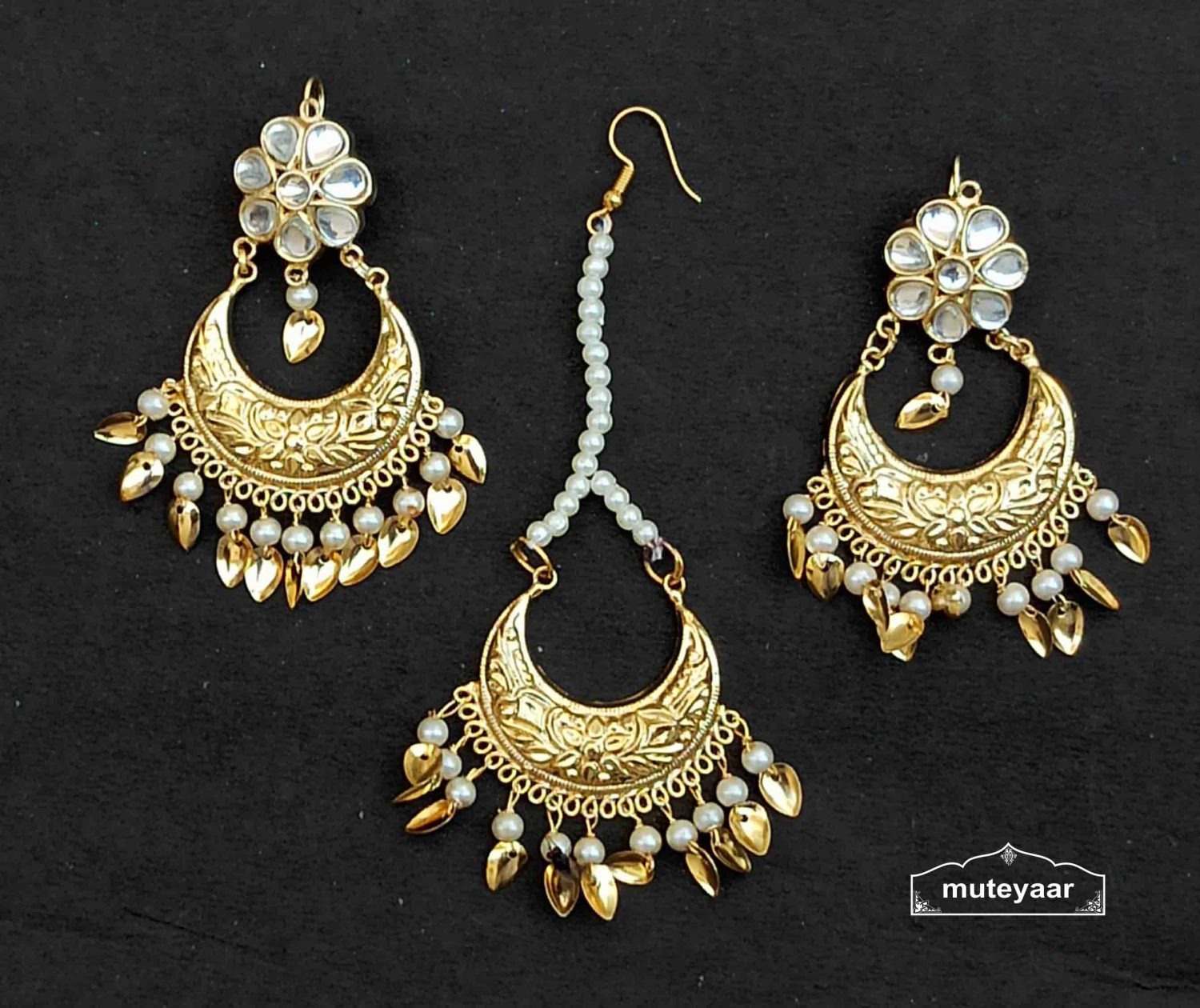 Chandrama Design Tikka Earrings Set With Kundan J0538 1