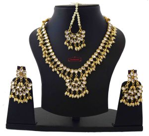 White Kundan Set of Tikka Earrings Necklace J0371