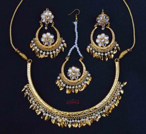 Golden Polish Kundan Earrings Tikka Hasli Set J0627