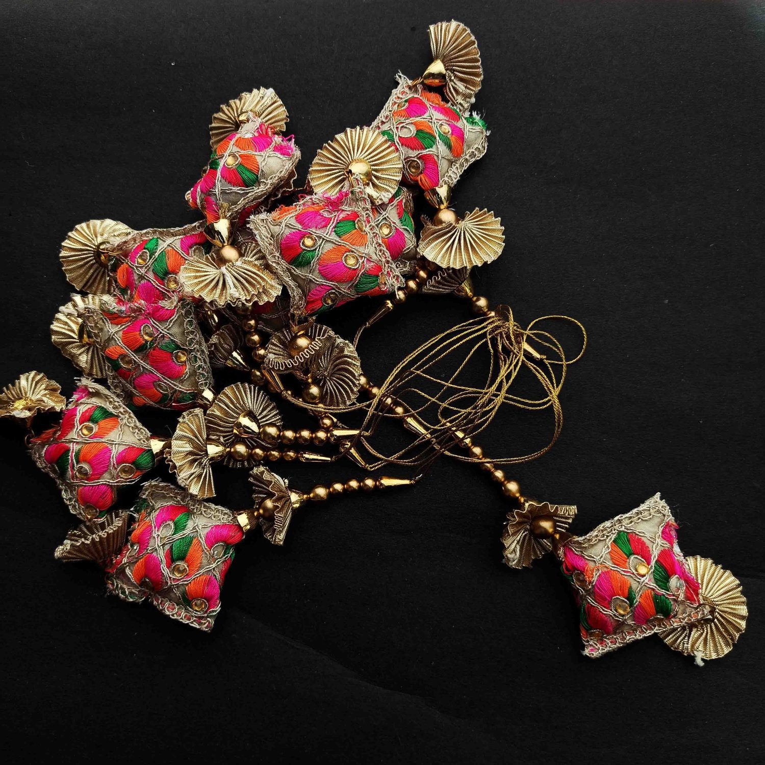 Multicolour Potli Latkan LK112